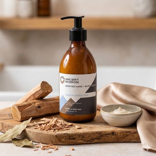 Aromaterapinis Rankų ir Kūno Losjonas – „Santalas ir Šilkas“ (300 ml)